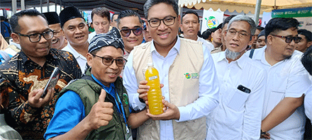 Penyerahan Nlevel1 kepada Wamenta Sudaryono adalah bentuk simbolis dukungan pemerintah pada gerakan akar rumput di agenda Jambore Nasional Jamaah Tani Muhammadiyah di Kebumen, Sabtu (20/9/2025)
