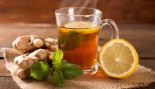 Ilustrasi teh jahe dan lemon yang dapat membantu membersihkan usus besar. (SHUTTERSTOCK)