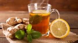 Ilustrasi teh jahe dan lemon yang dapat membantu membersihkan usus besar. (SHUTTERSTOCK)