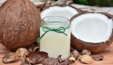 Buah kelapa dan air kelapa(pixabay.com)