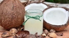 Buah kelapa dan air kelapa(pixabay.com)