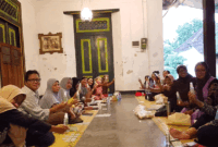 Terus bergerak,dimulai dari RT/RW,keluarga besar, dan sahabat kerabat...Urip urup...jangan lengah dan cape dg HASTA BRATA nya nggih mas Ansar...jadilah pahlawan hati