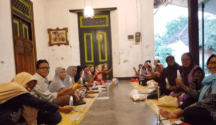 Terus bergerak,dimulai dari RT/RW,keluarga besar, dan sahabat kerabat...Urip urup...jangan lengah dan cape dg HASTA BRATA nya nggih mas Ansar...jadilah pahlawan hati