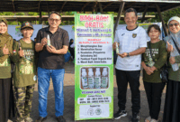 Plt Bupati Pati, Candra dan Kepala Dinas Pertanian (Kadistan) Pati, Ratri, menerima NLevel 1 dari relawan 3GO di PATI. (Foto: Relawan 3GO)