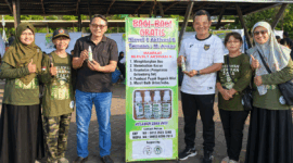 Plt Bupati Pati, Candra dan Kepala Dinas Pertanian (Kadistan) Pati, Ratri, menerima NLevel 1 dari relawan 3GO di PATI. (Foto: Relawan 3GO)